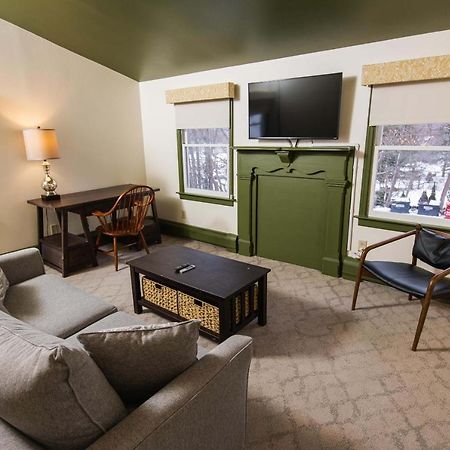 The Whitlock Hotel Lenox Exterior photo