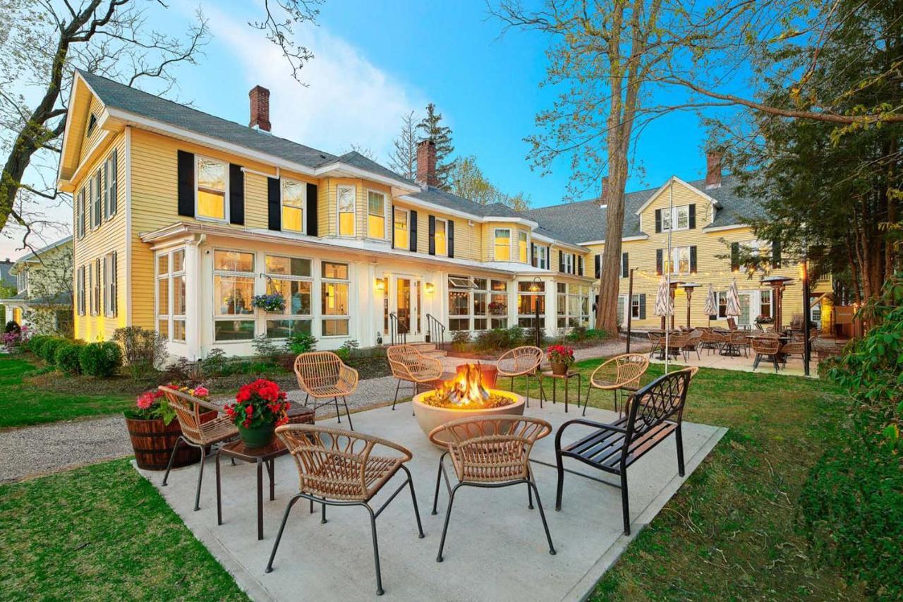 The Whitlock Hotel Lenox Exterior photo