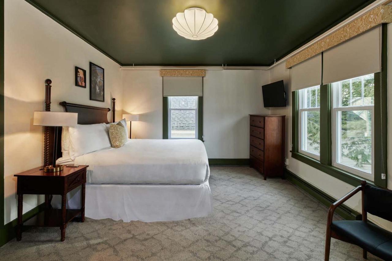 The Whitlock Hotel Lenox Exterior photo