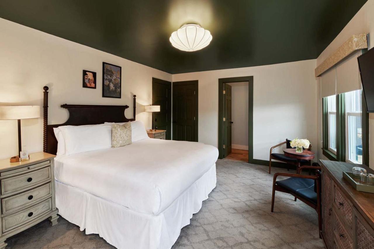 The Whitlock Hotel Lenox Exterior photo