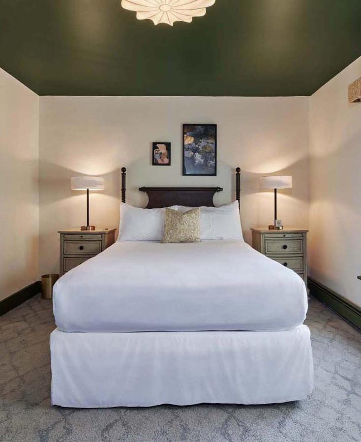 The Whitlock Hotel Lenox Exterior photo