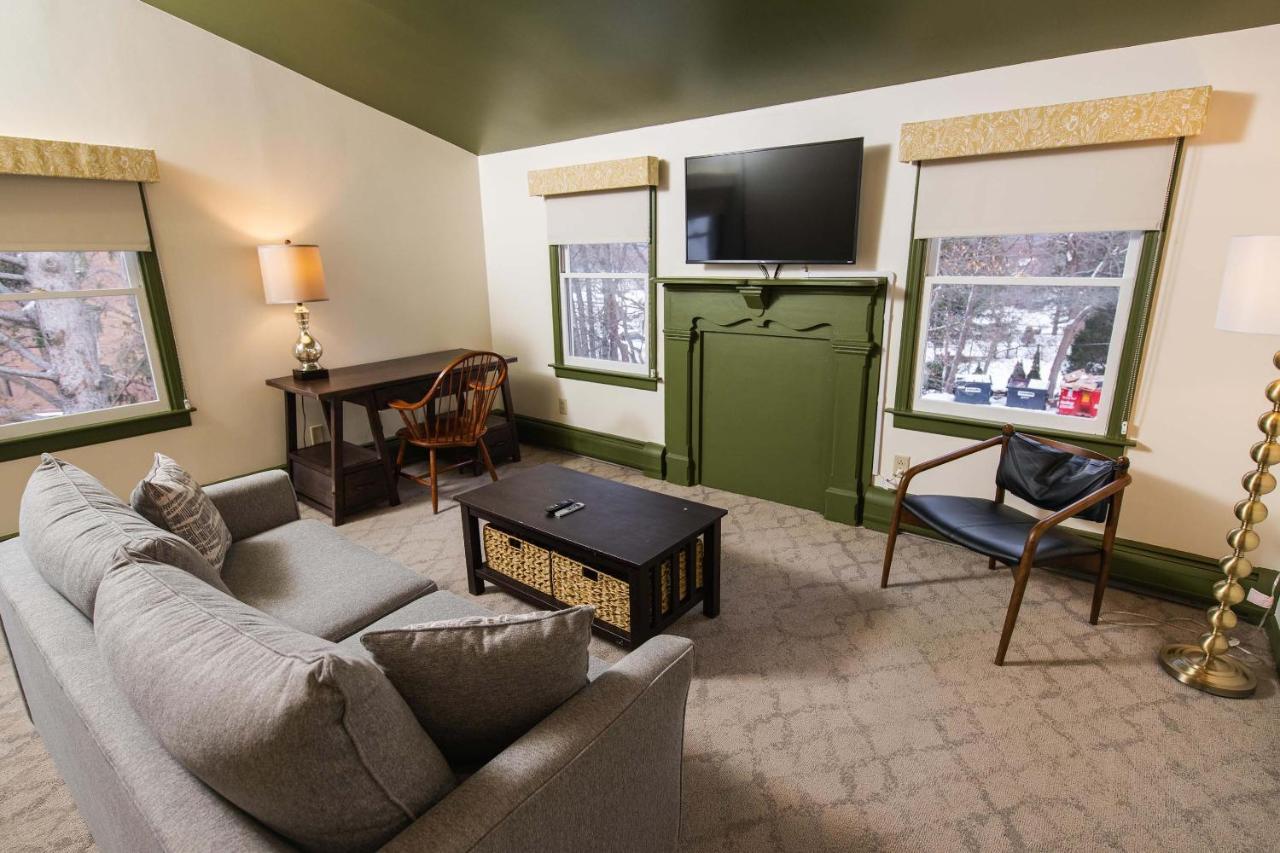 The Whitlock Hotel Lenox Exterior photo